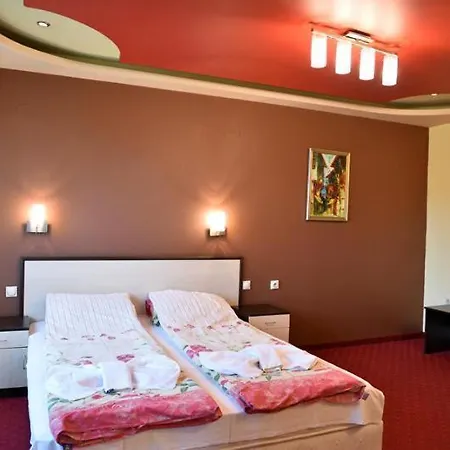 Hotel Семеен Хотел Виктория Dobriniszte